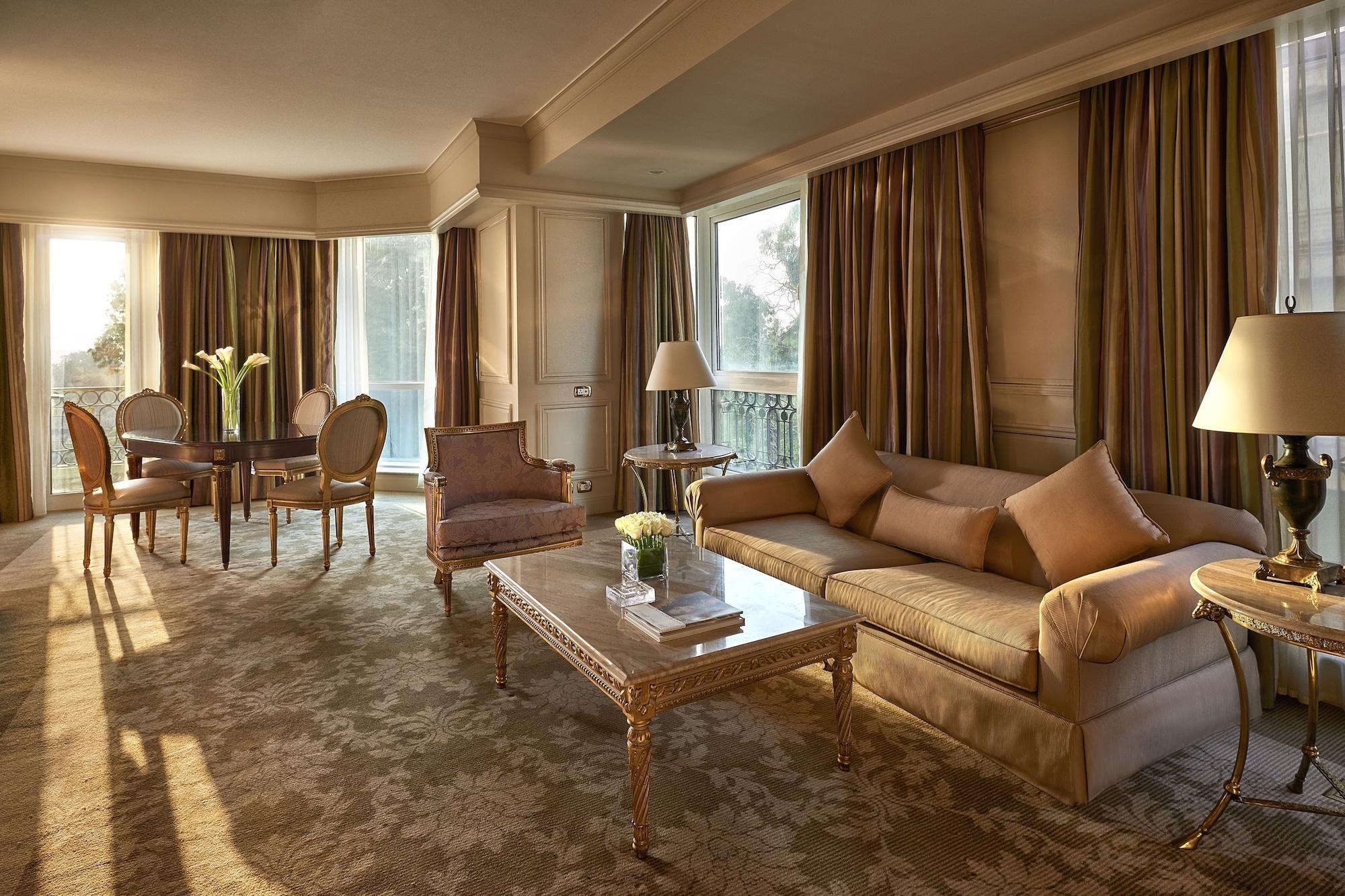Four Seasons Cairo At The First Residence Giza Екстериор снимка A suite at the Four Seasons Hotel, London