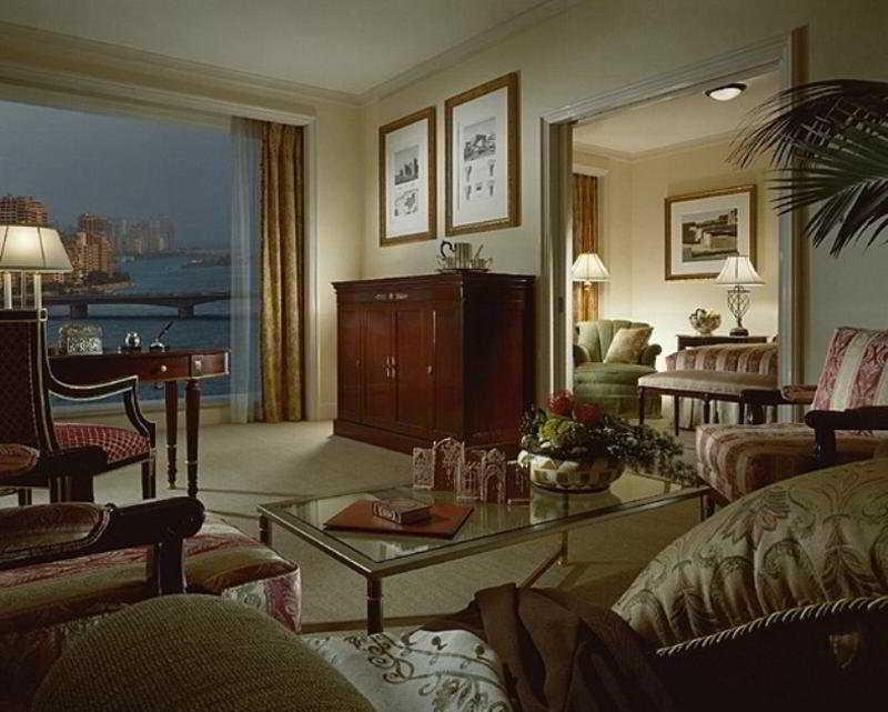 Four Seasons Cairo At The First Residence Giza Екстериор снимка A suite at the Four Seasons Hotel