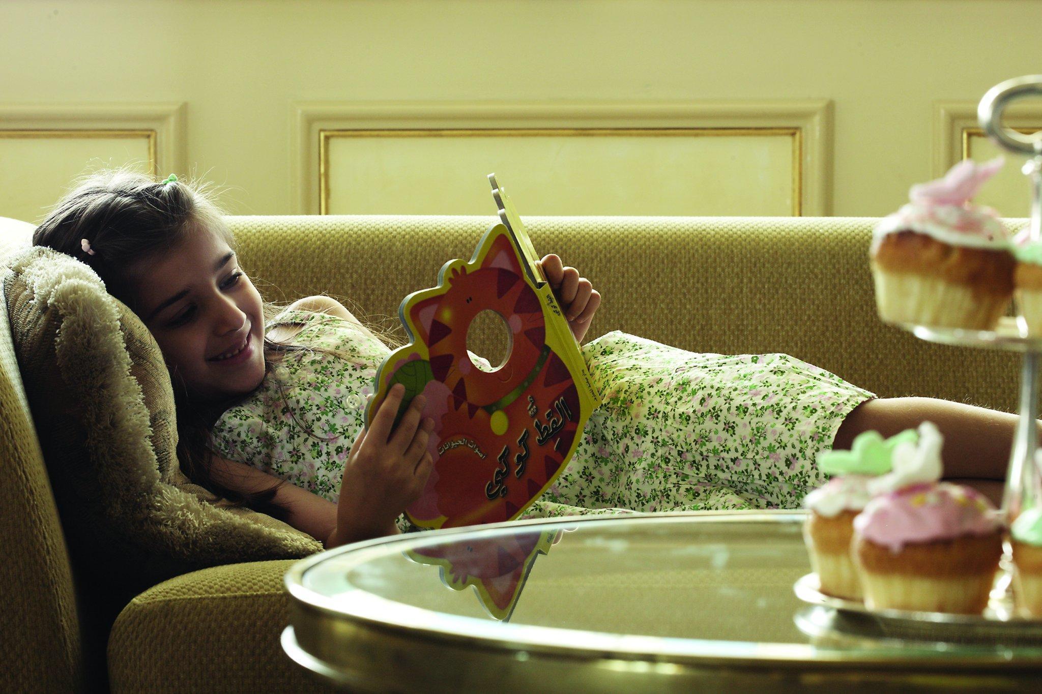 Four Seasons Cairo At The First Residence Giza Екстериор снимка A child reading a book