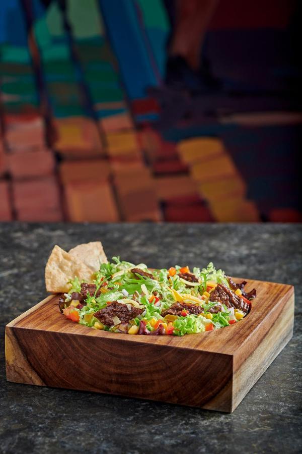 Four Seasons Cairo At The First Residence Giza Екстериор снимка A steak salad