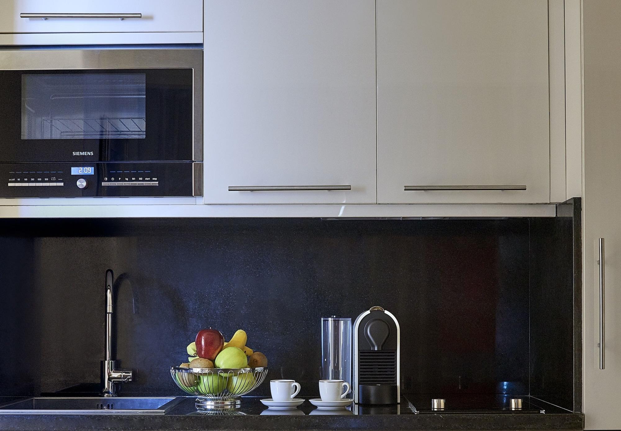 Four Seasons Cairo At The First Residence Giza Екстериор снимка A kitchen with a water filter