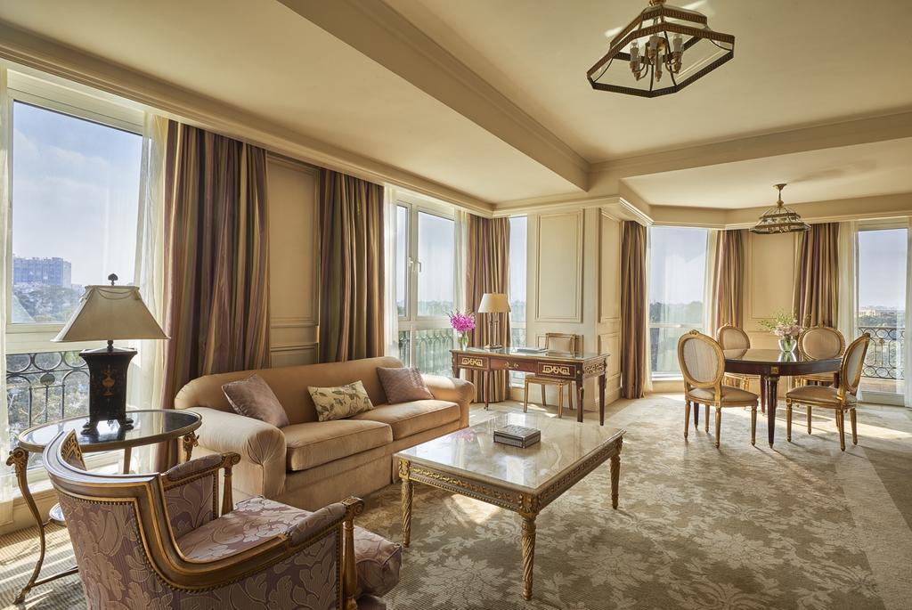 Four Seasons Cairo At The First Residence Giza Екстериор снимка A suite at the Four Seasons Hotel