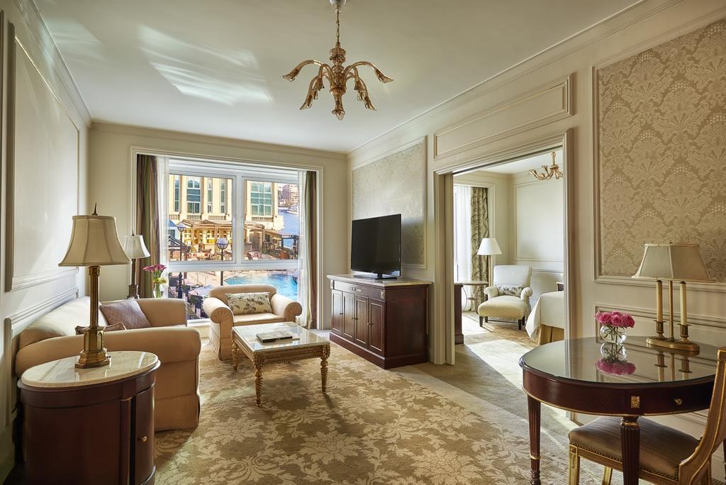 Four Seasons Cairo At The First Residence Giza Екстериор снимка A suite at The Peninsula