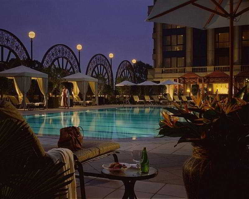 Four Seasons Cairo At The First Residence Giza Съоръжения снимка The pool at the Four Seasons Hotel
