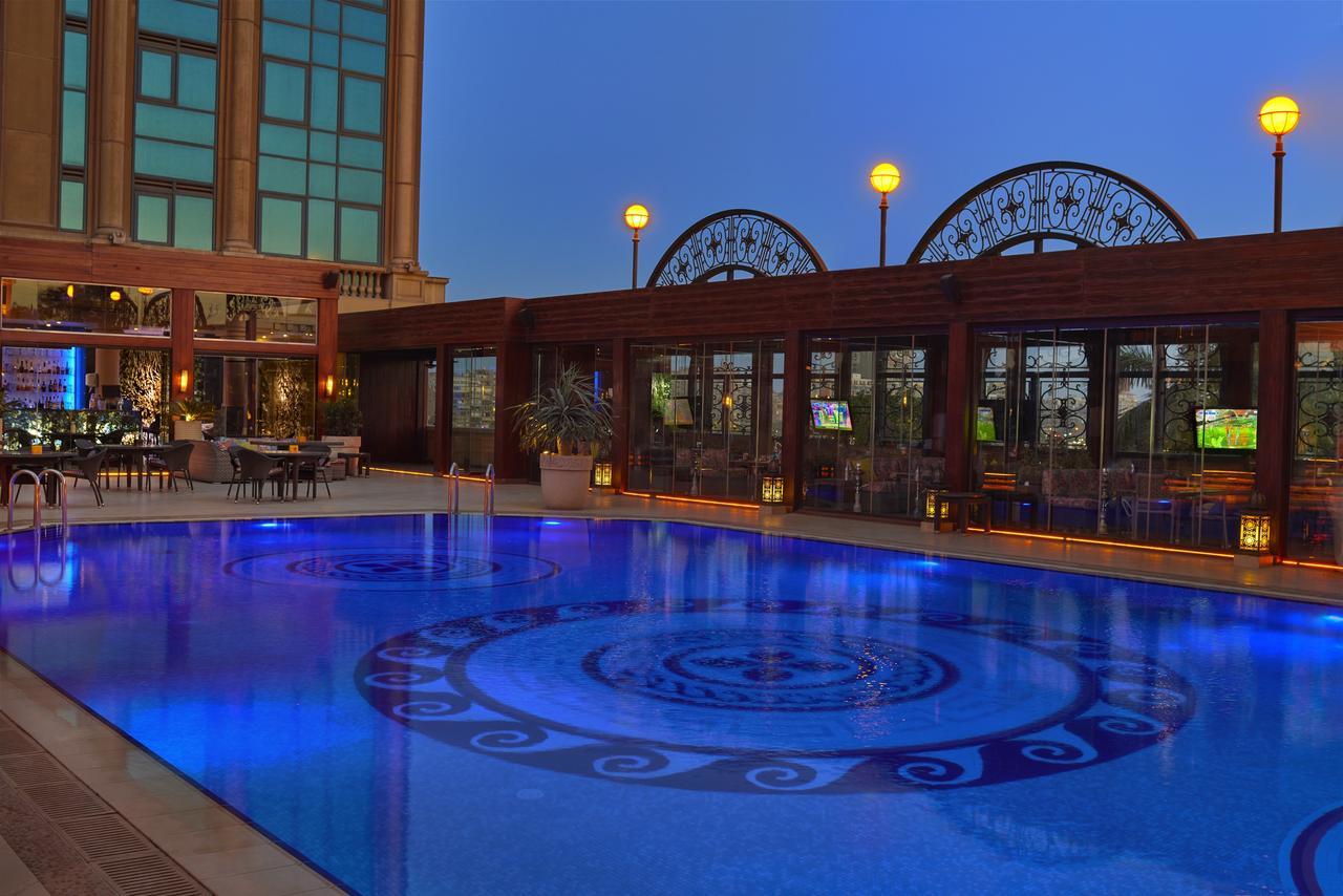 Four Seasons Cairo At The First Residence Giza Екстериор снимка The pool at the hotel