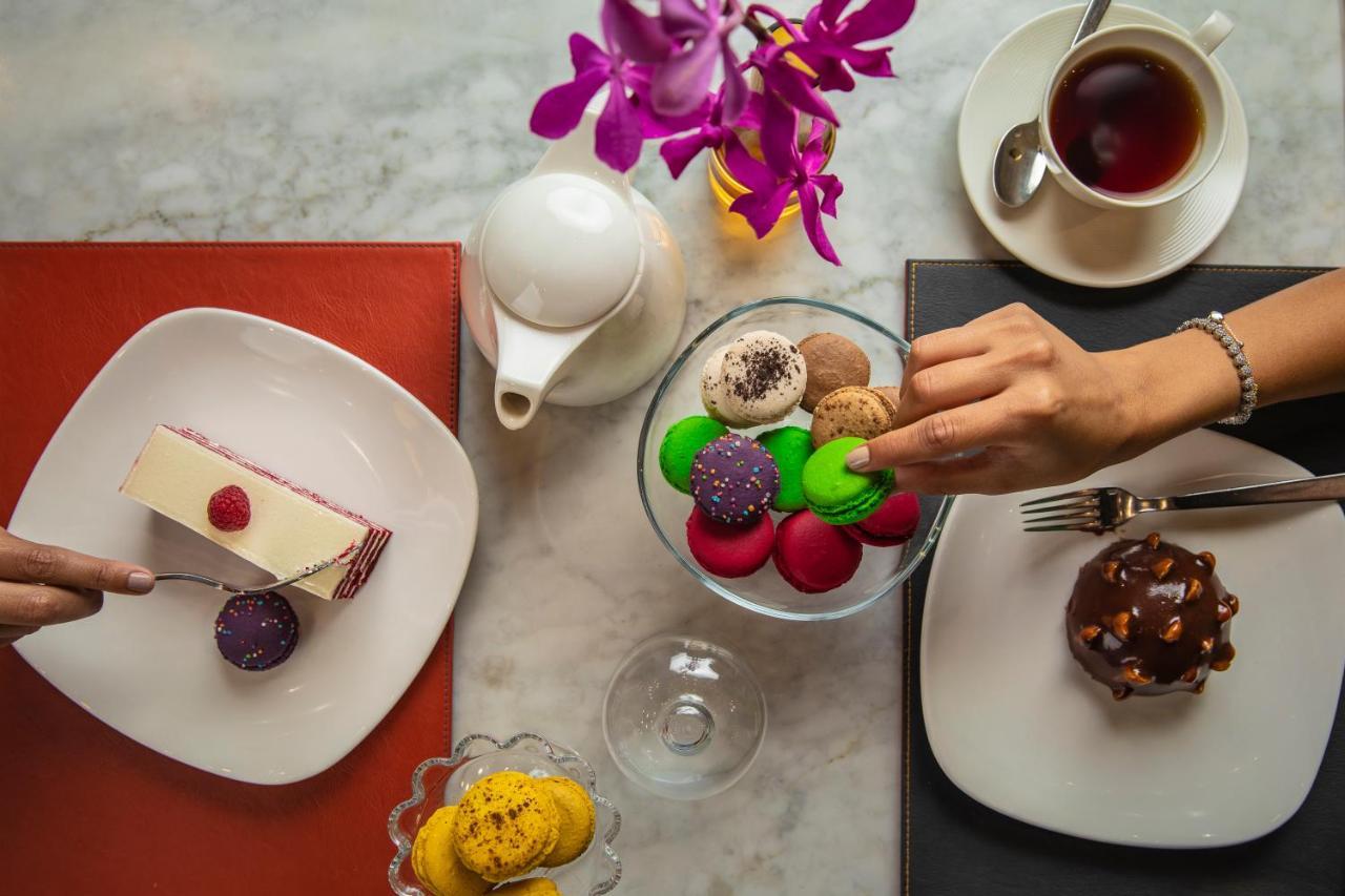 Four Seasons Cairo At The First Residence Giza Екстериор снимка A selection of desserts