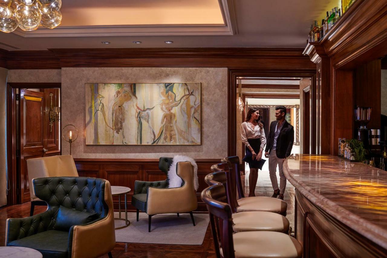 Four Seasons Cairo At The First Residence Giza Екстериор снимка The bar at the St Regis